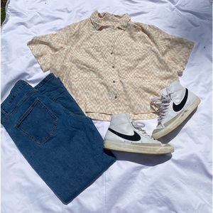 Button up slightly cropped top. Checkered beige pattern/color